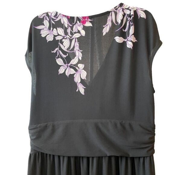 DARK FLORAL BLACK DRESS WITH GATHERED CAP SLEEVES - Picture 6 of 7